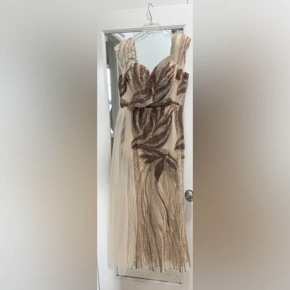 Dresses & Skirts - Elegant Sequin Evening Gown